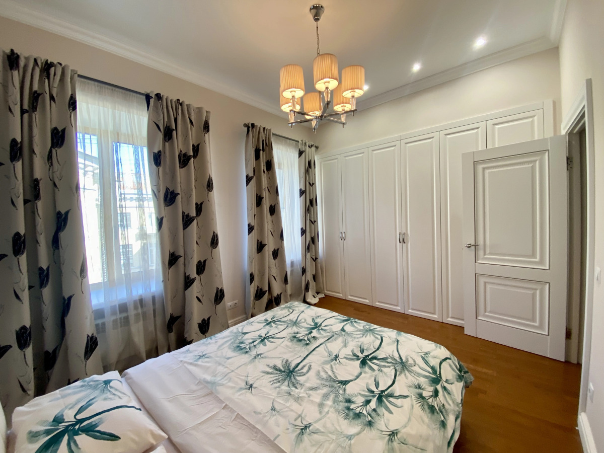 Апартаменты White House на Большой Морской Улице 11