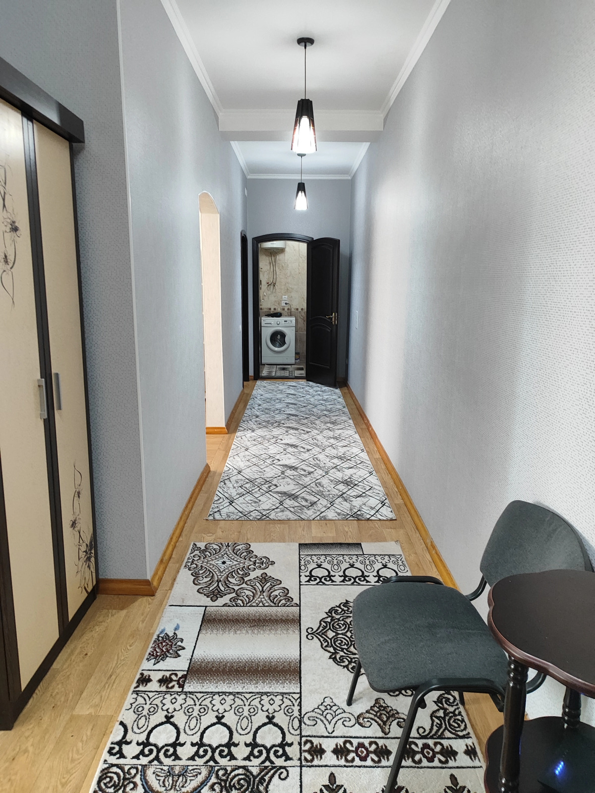 Апартаменты просторные двухкомнатные в центре Бишкека