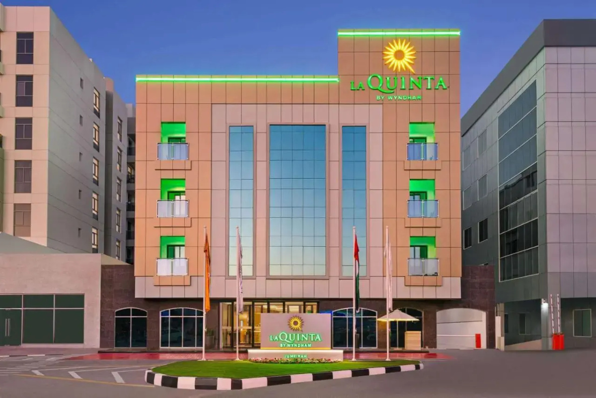 Отель La Quinta by Wyndham Dubai Jumeirah