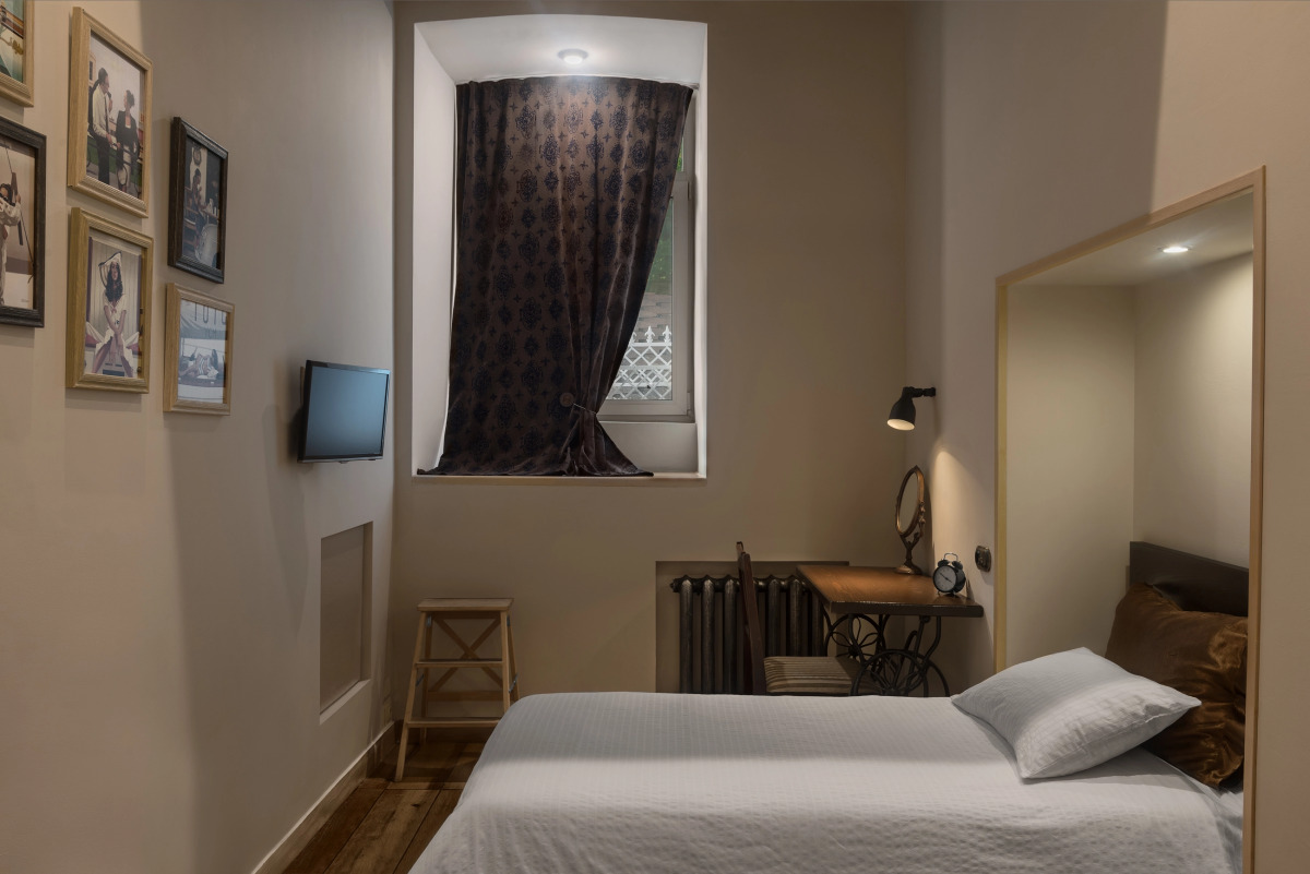 Отель Brick Walls Hotel