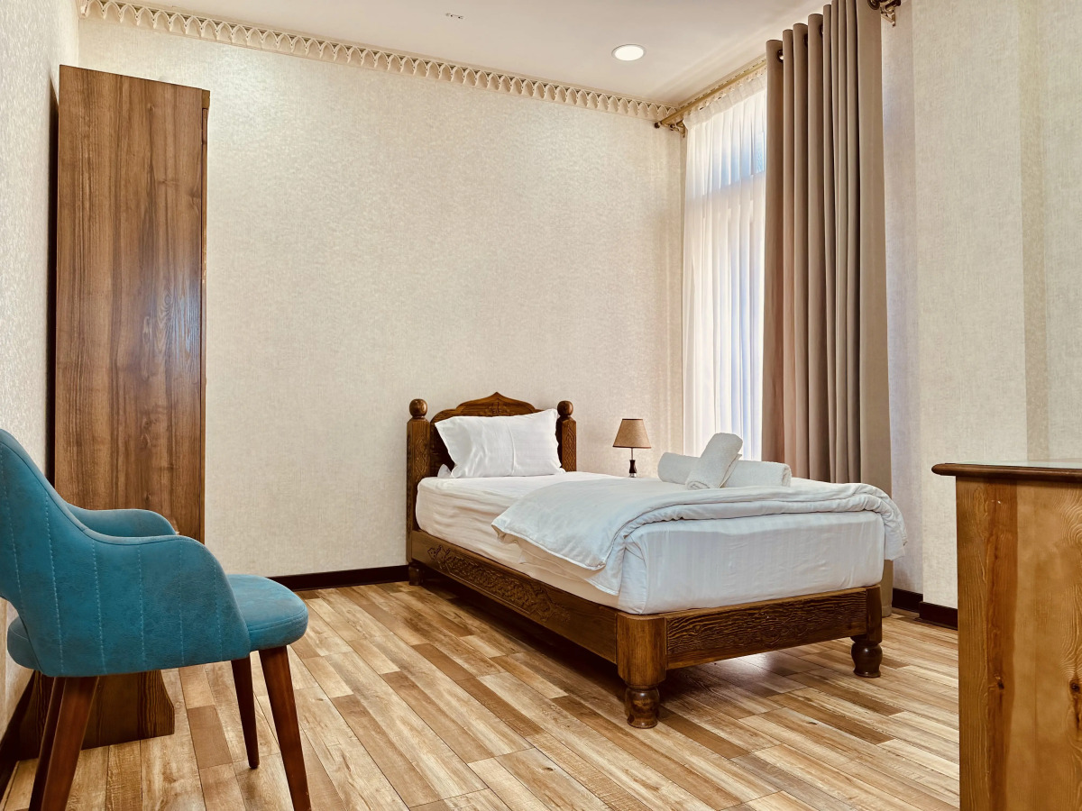 Отель Ayvan Plaza