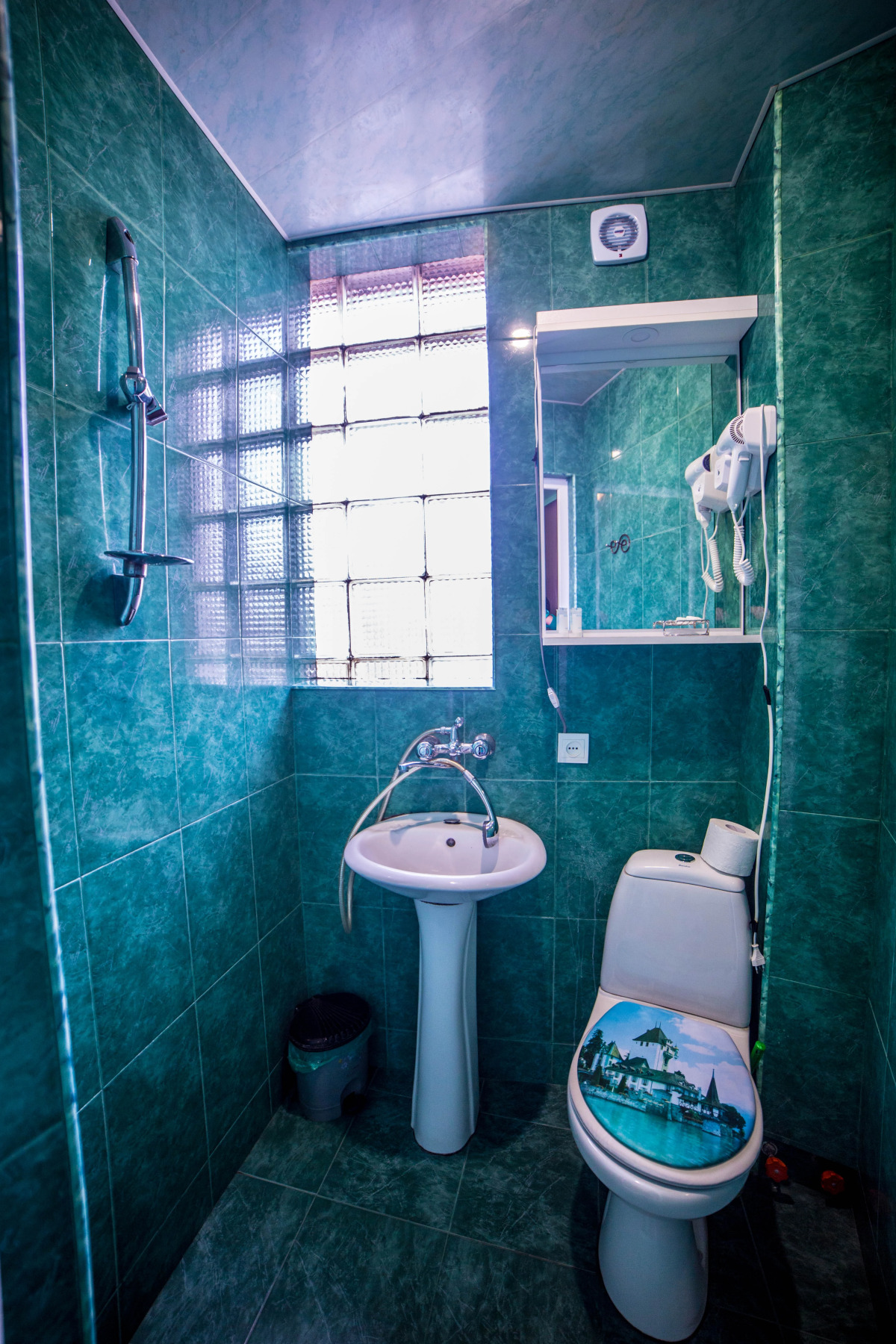 Отель Qeroli old town