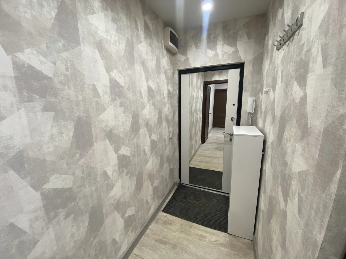 Квартира Двухкомнатная у метро напротив Северного вокзала