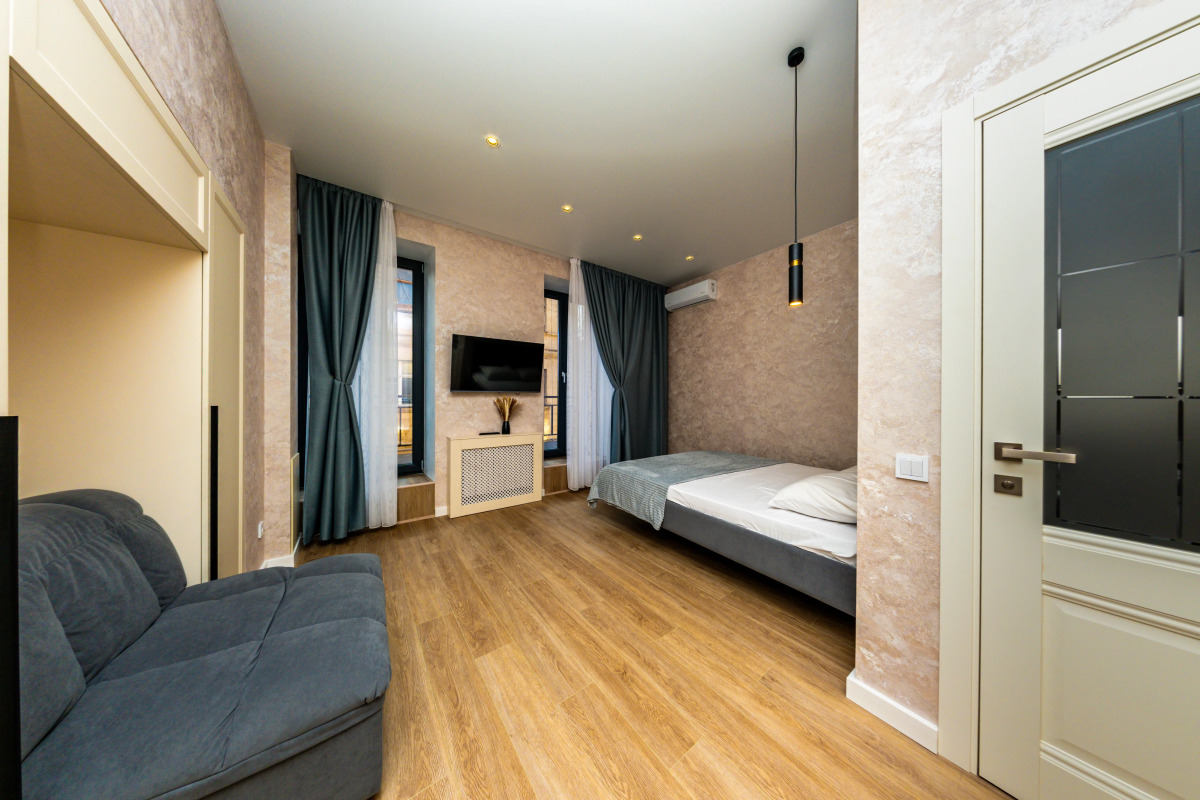 Квартира в Сталинском Доме в Центре у Набережной на 3 Гостей