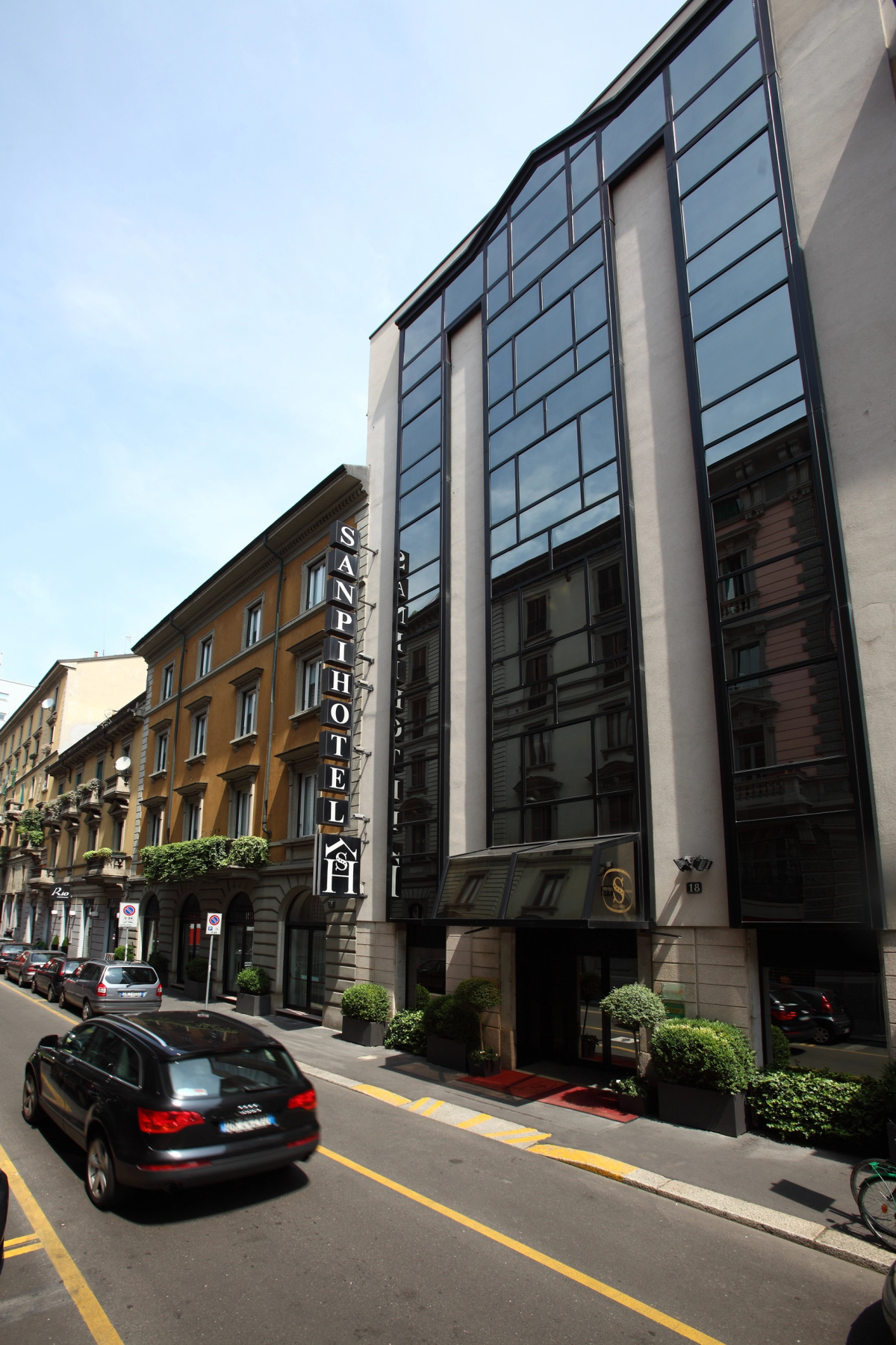 Отель Sanpi Milano
