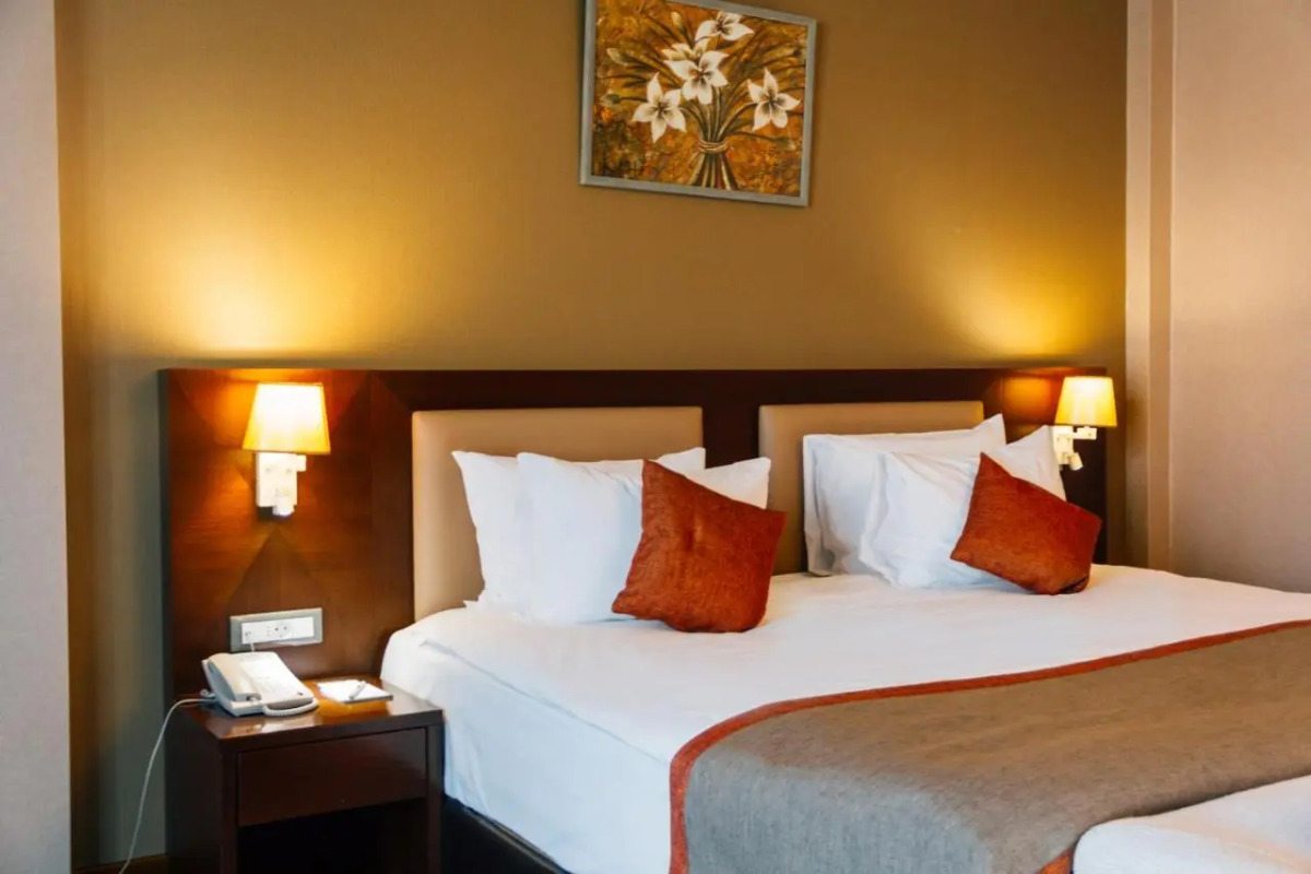 Parkside Hotel & Apartments