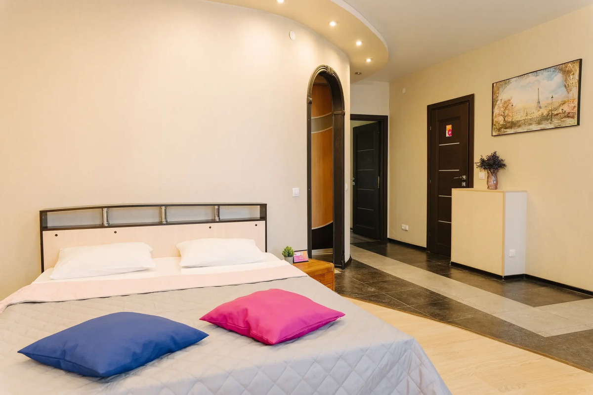 Апартаменты 9 ночей с видом на речку на Коммунальной 1