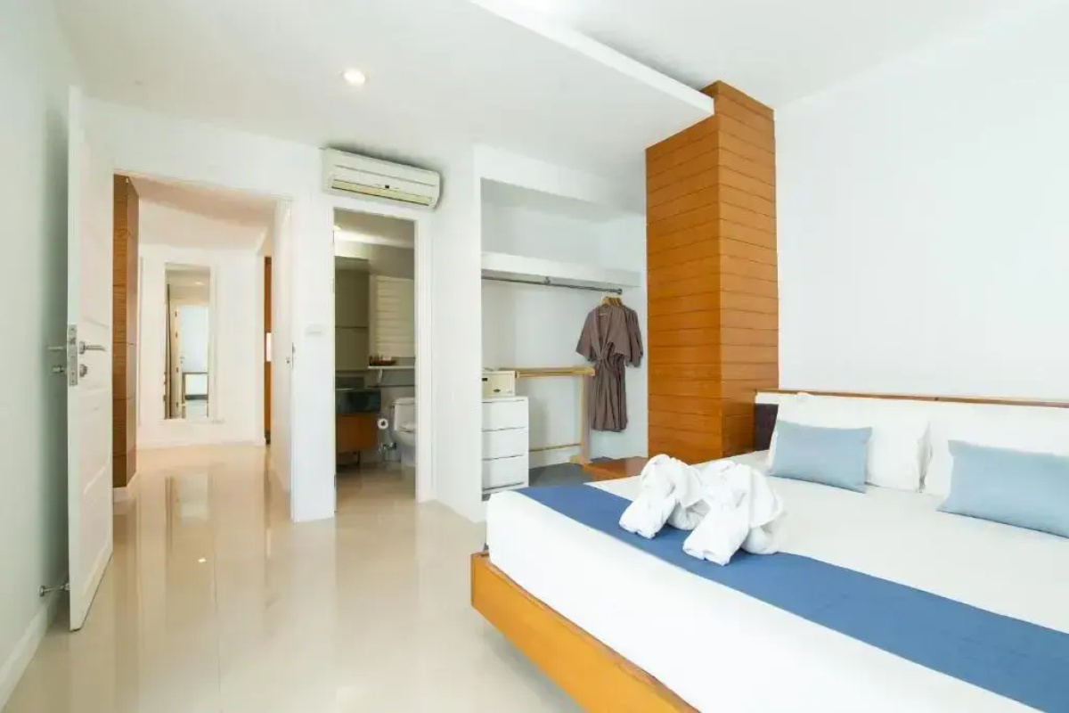 Royal Beach View Suites