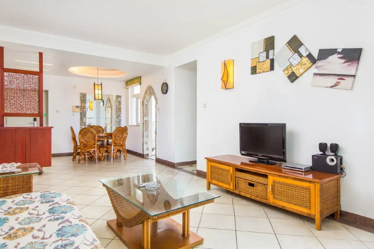 Sanya Hai Hua Apartment