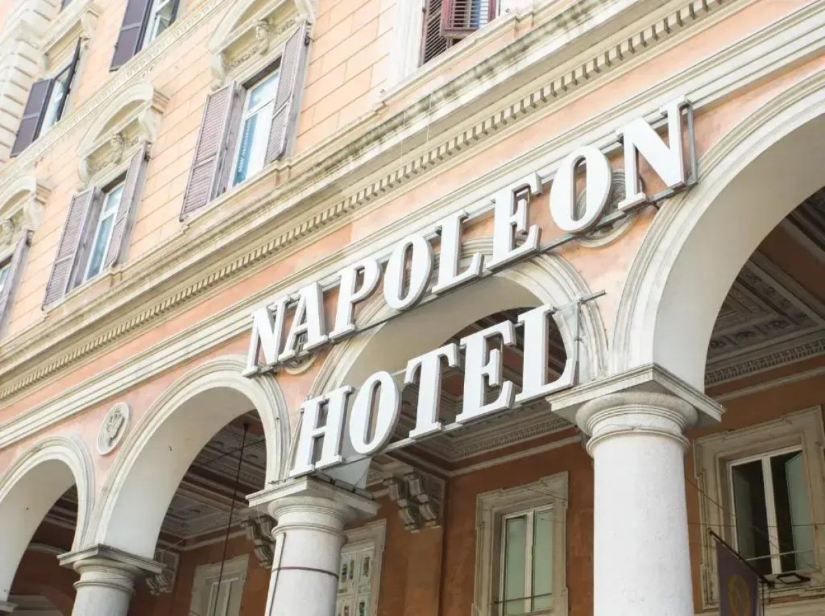 Отель Napoleon