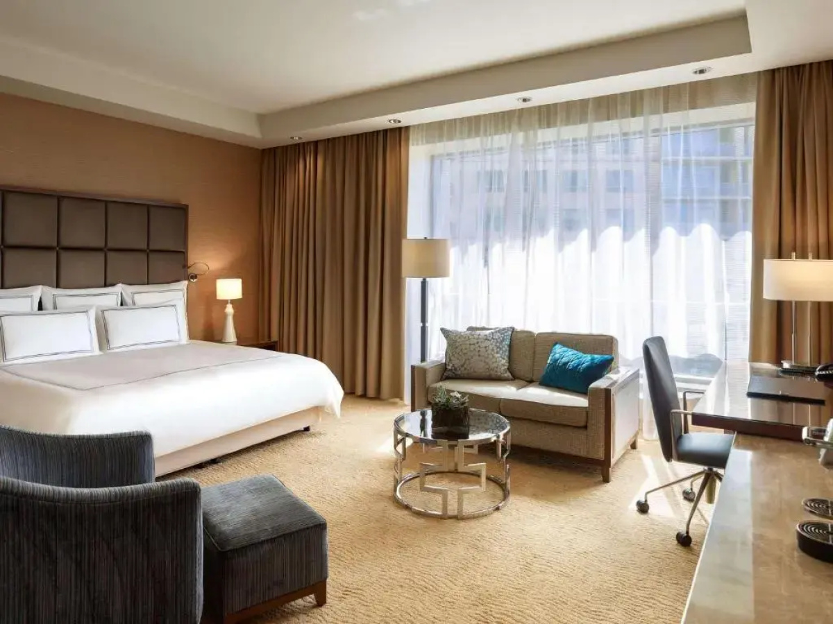 Отель Swissotel Al Ghurair 