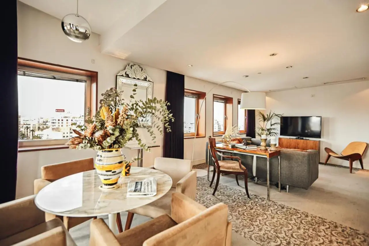 UR Palacio Avenida