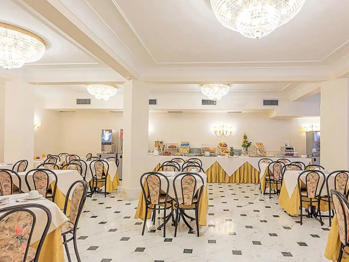 Raeli Hotel Lux