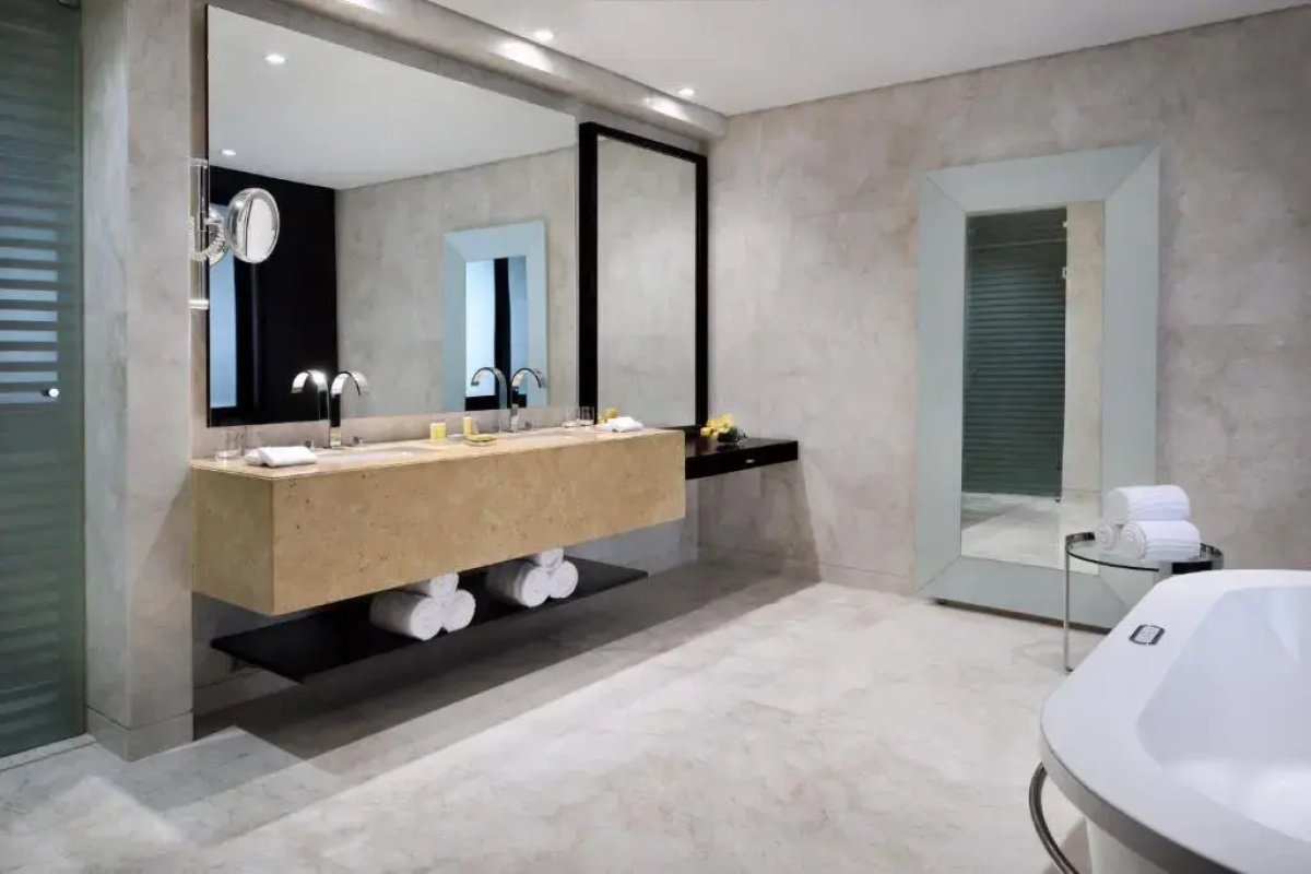 Dubai Marriott Harbour Hotel & Suites