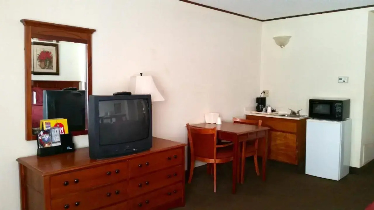 Western Holiday Lodge Three Rivers