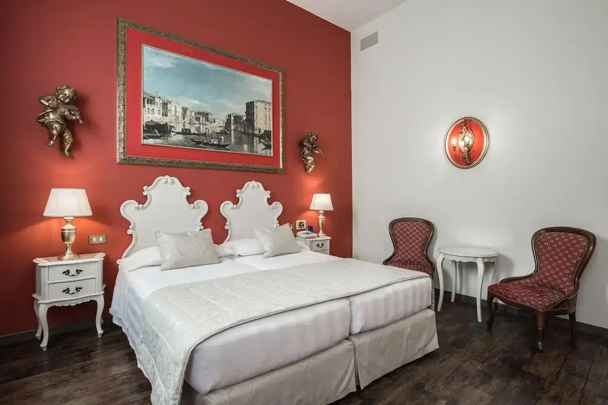Amadeus Hotel