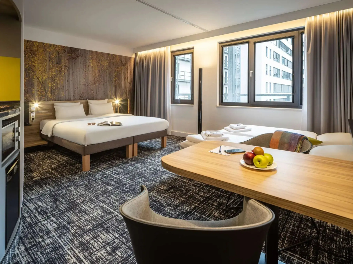 Отель Novotel Suites Wien City Donau