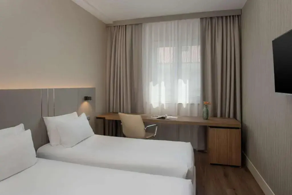 Отель NH Trieste