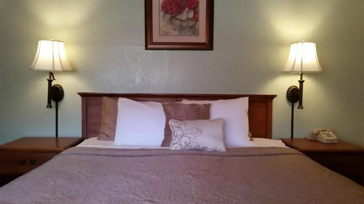 Western Holiday Lodge Three Rivers