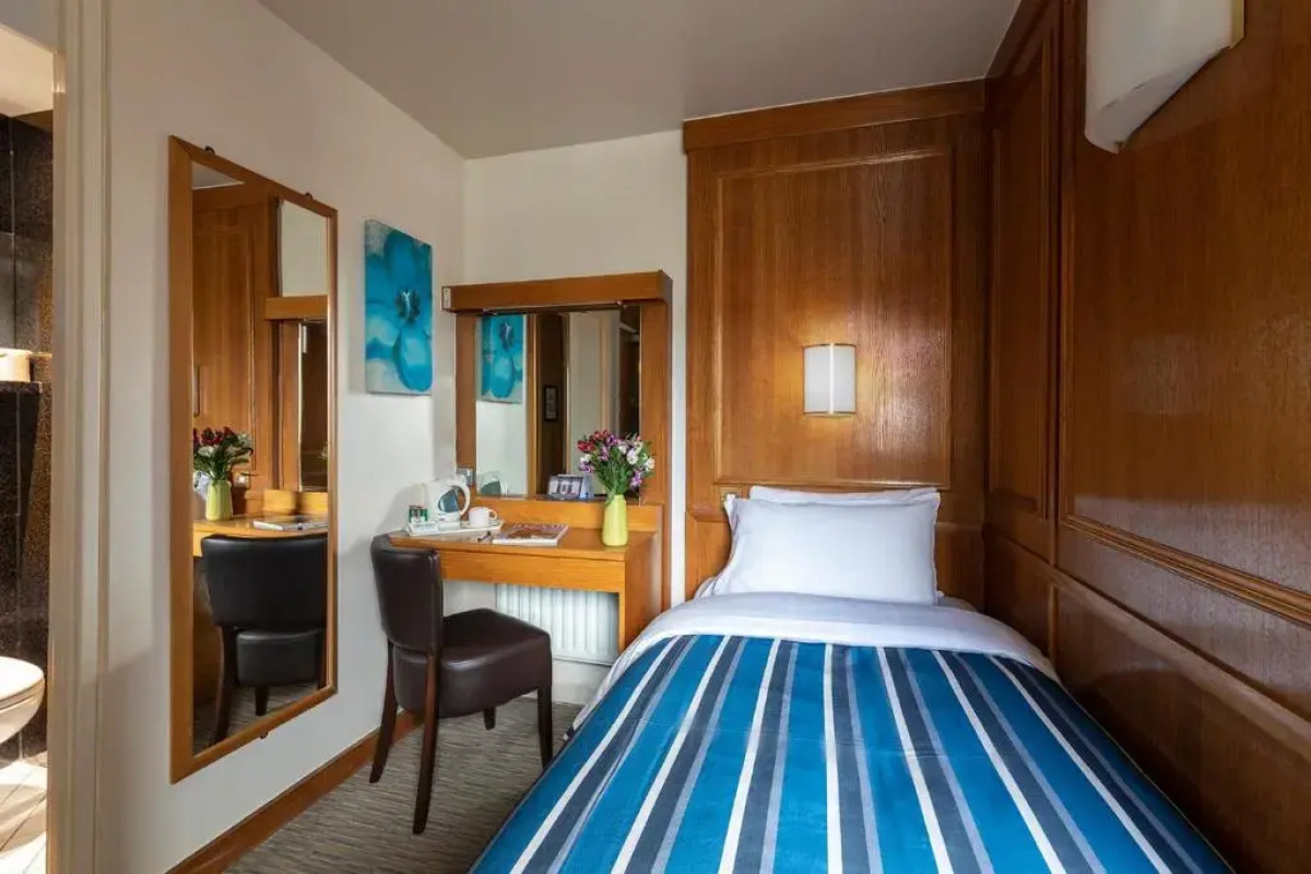 Отель St Giles London