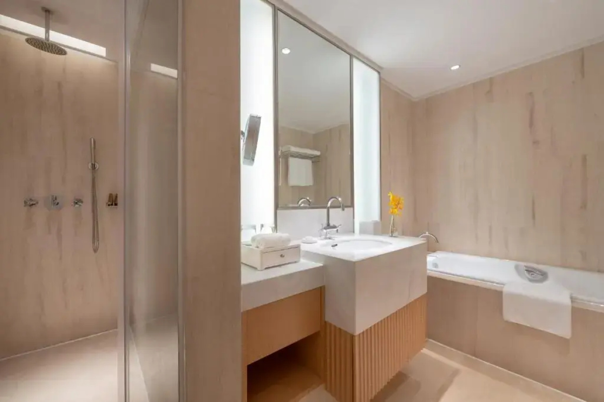 Отель Crowne Plaza Shenzhen Futian by IHG