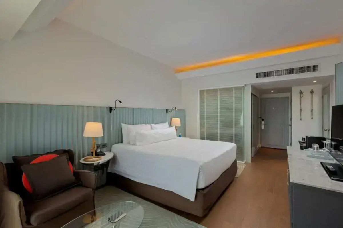 Отель The Boathouse Phuket