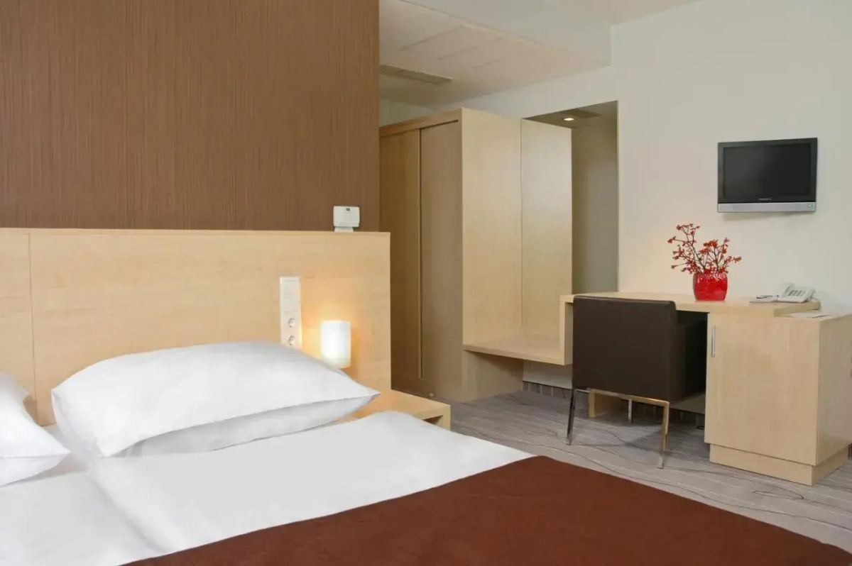 Promenade City Hotel