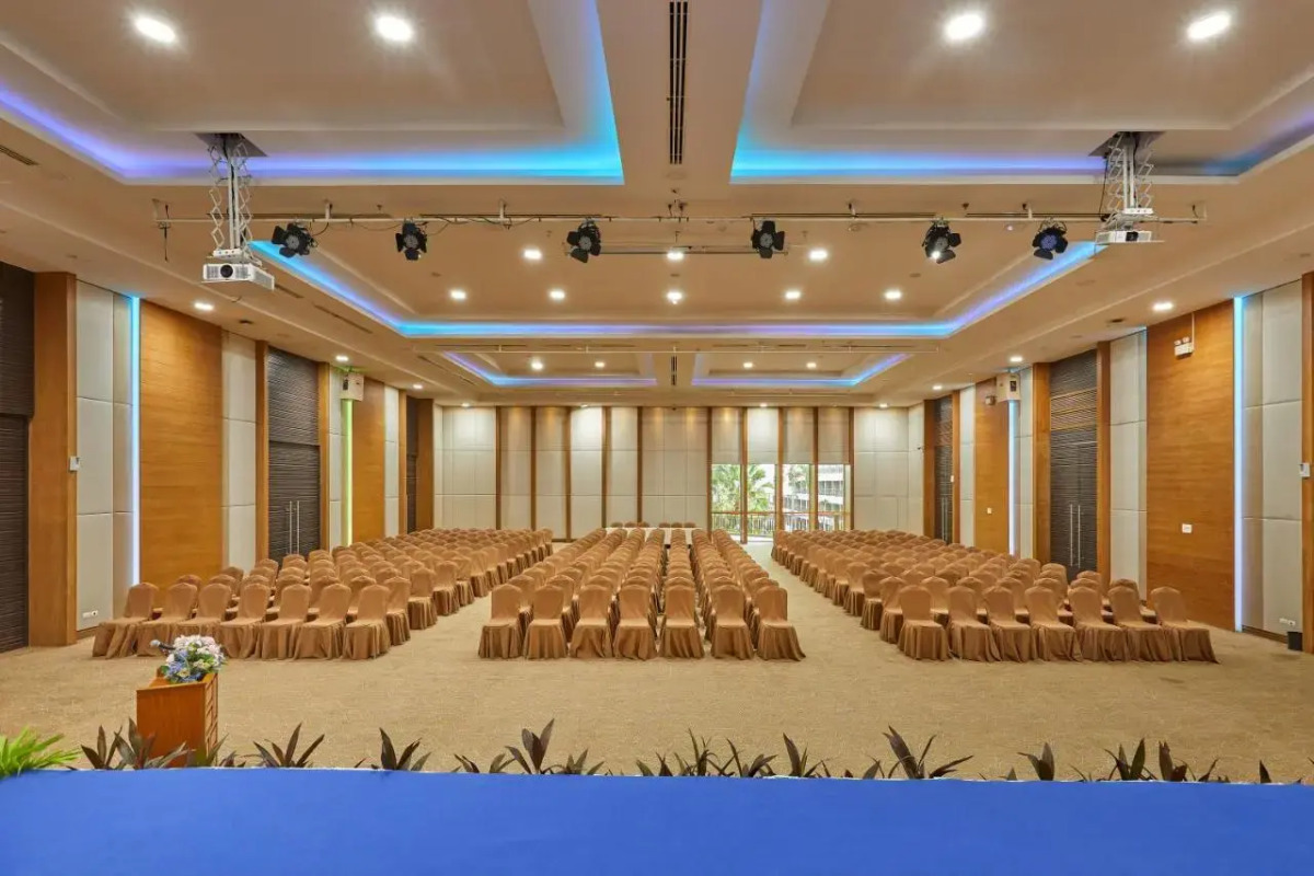 Welcome World Beachfront Resort