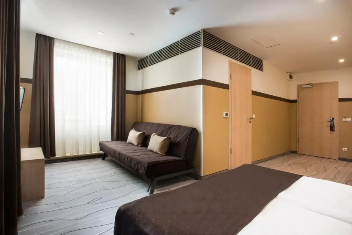 Promenade City Hotel