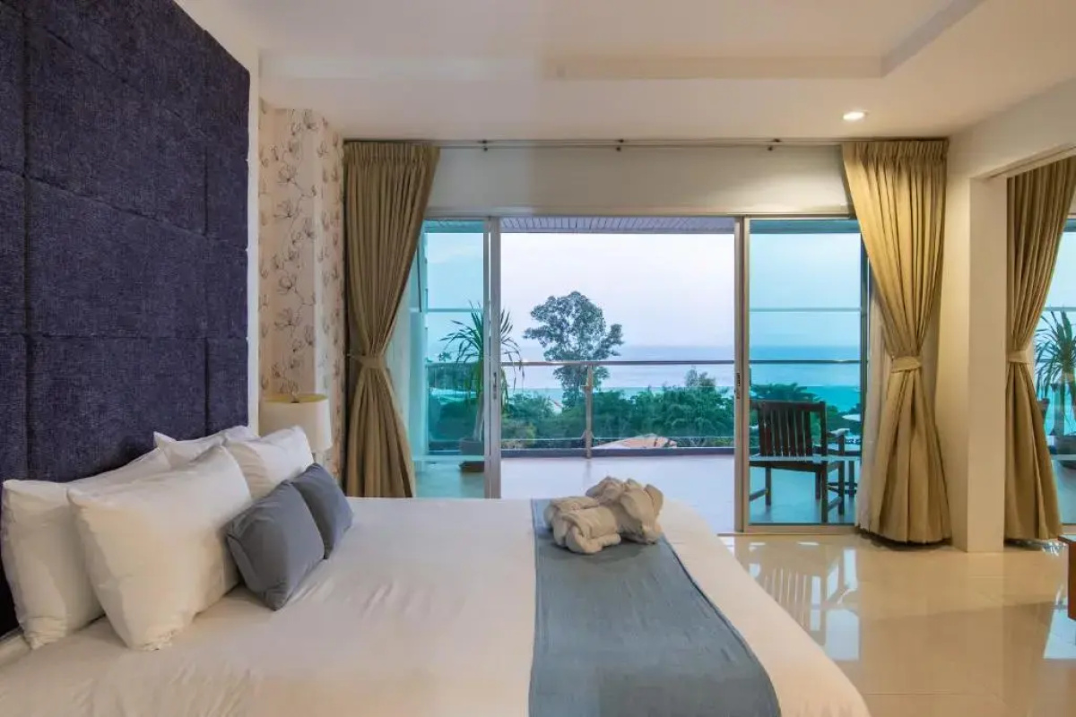 Royal Beach View Suites