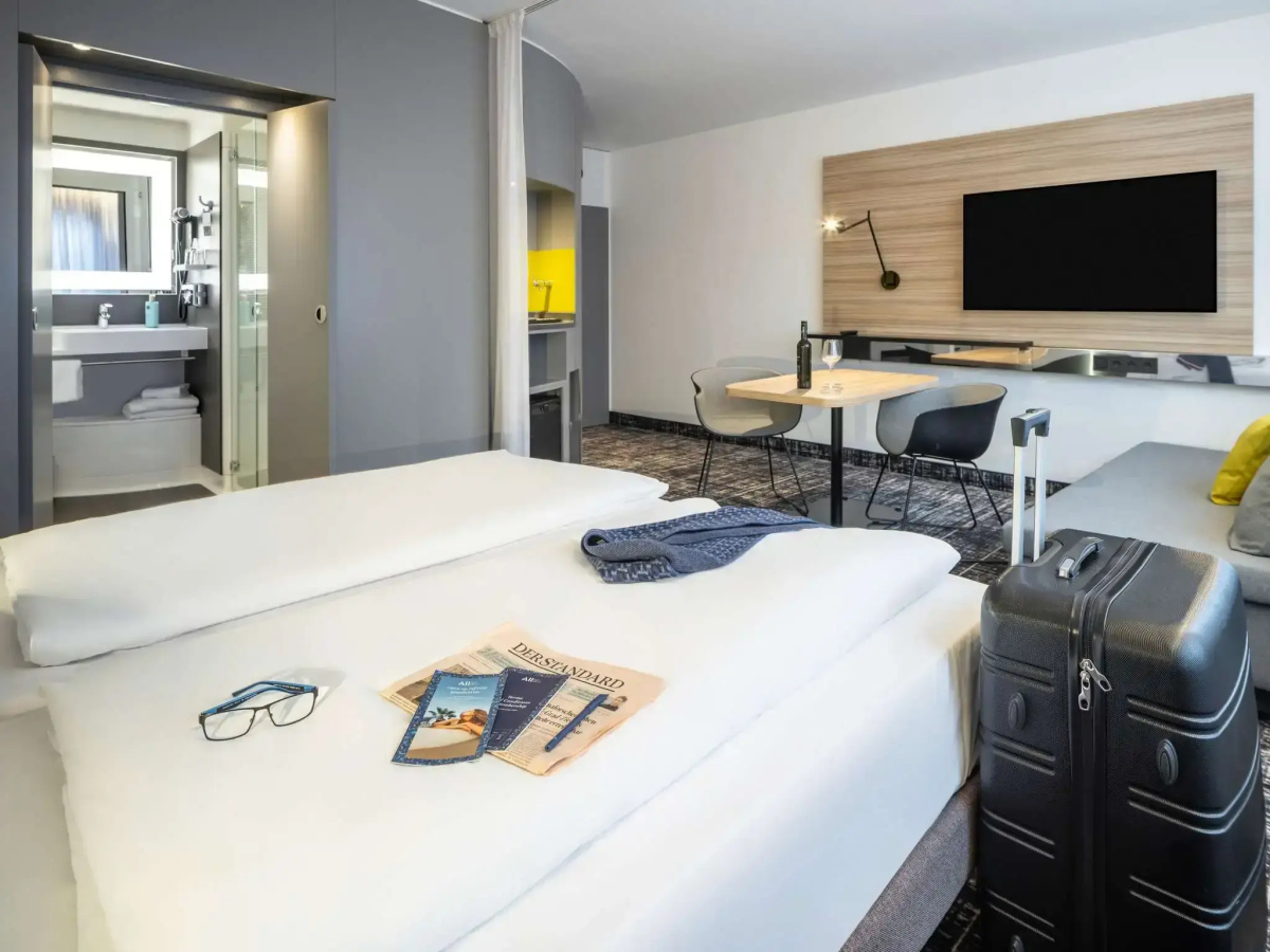 Отель Novotel Suites Wien City Donau