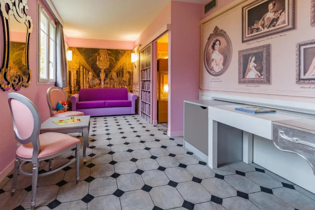 Explorers Hotel