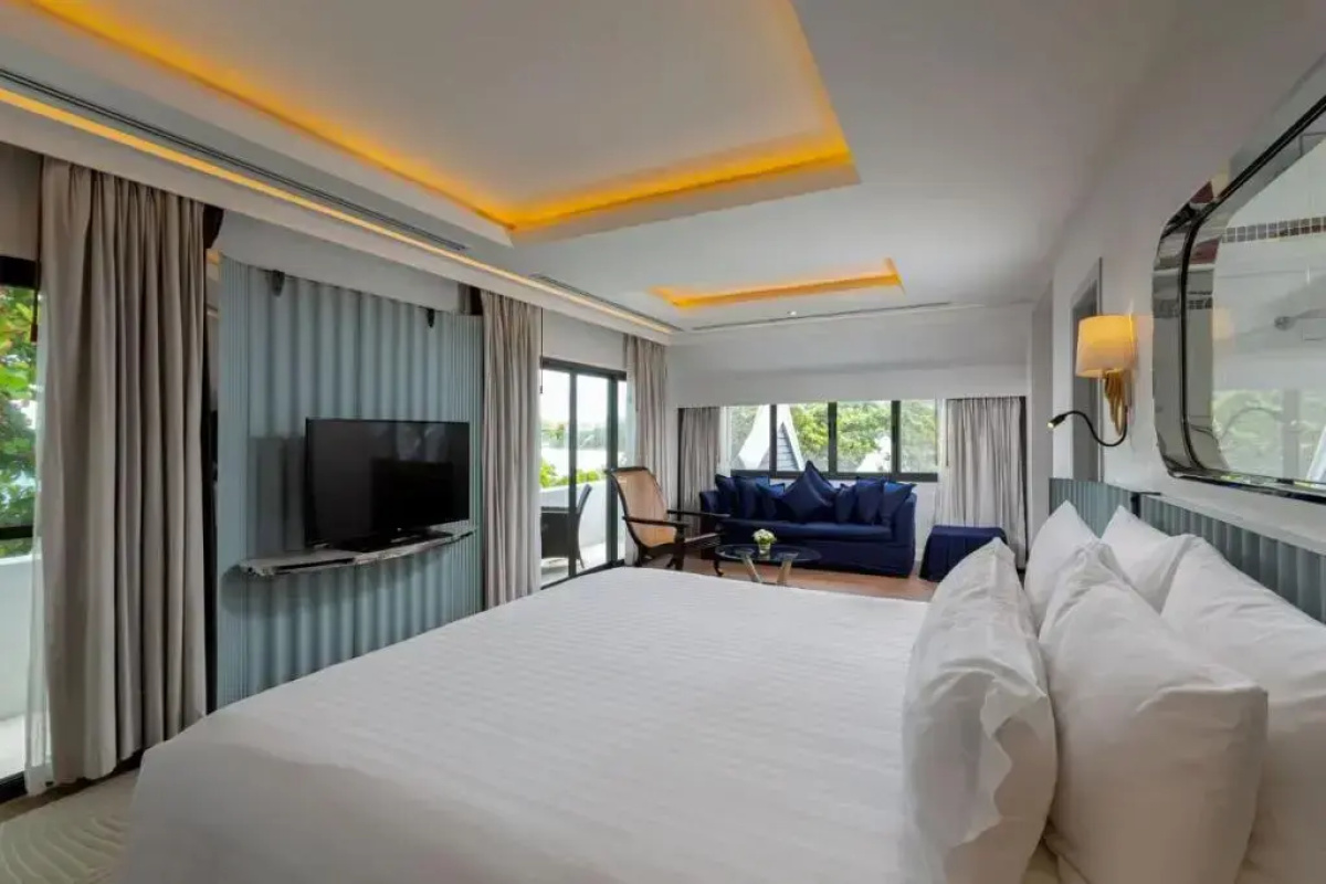 Отель The Boathouse Phuket