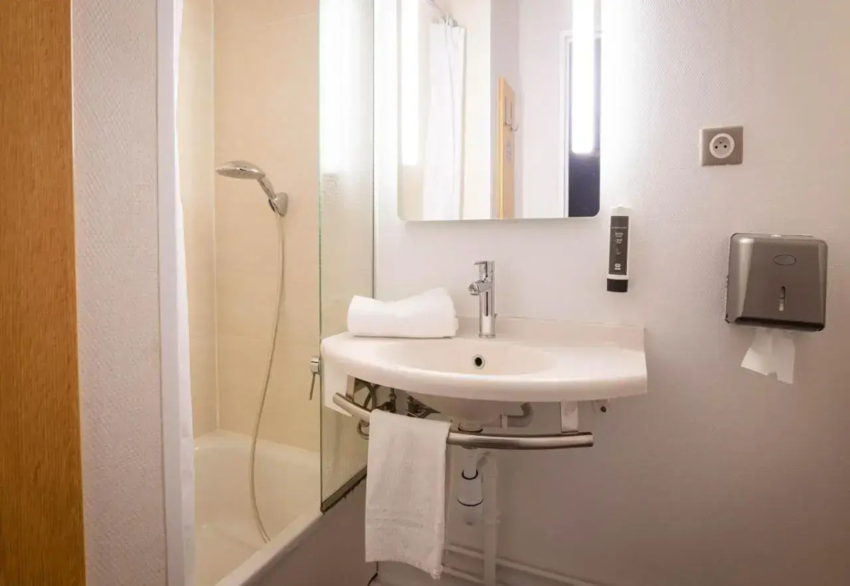 B&B HOTEL Avignon (1)