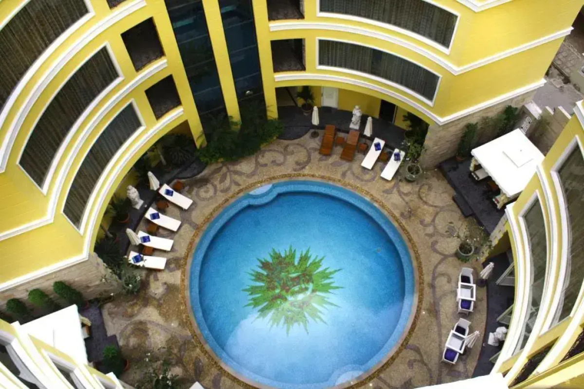 Four Seasons Place