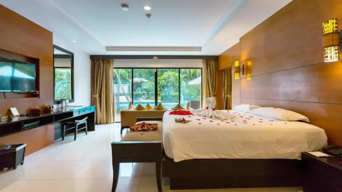 Horizon Karon Beach Resort & Spa