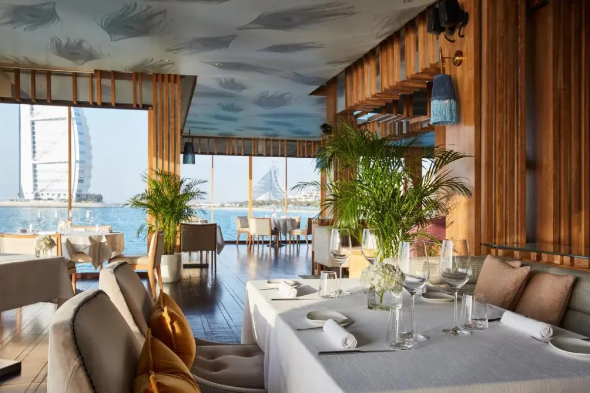 Отель Jumeirah Al Qasr Dubai