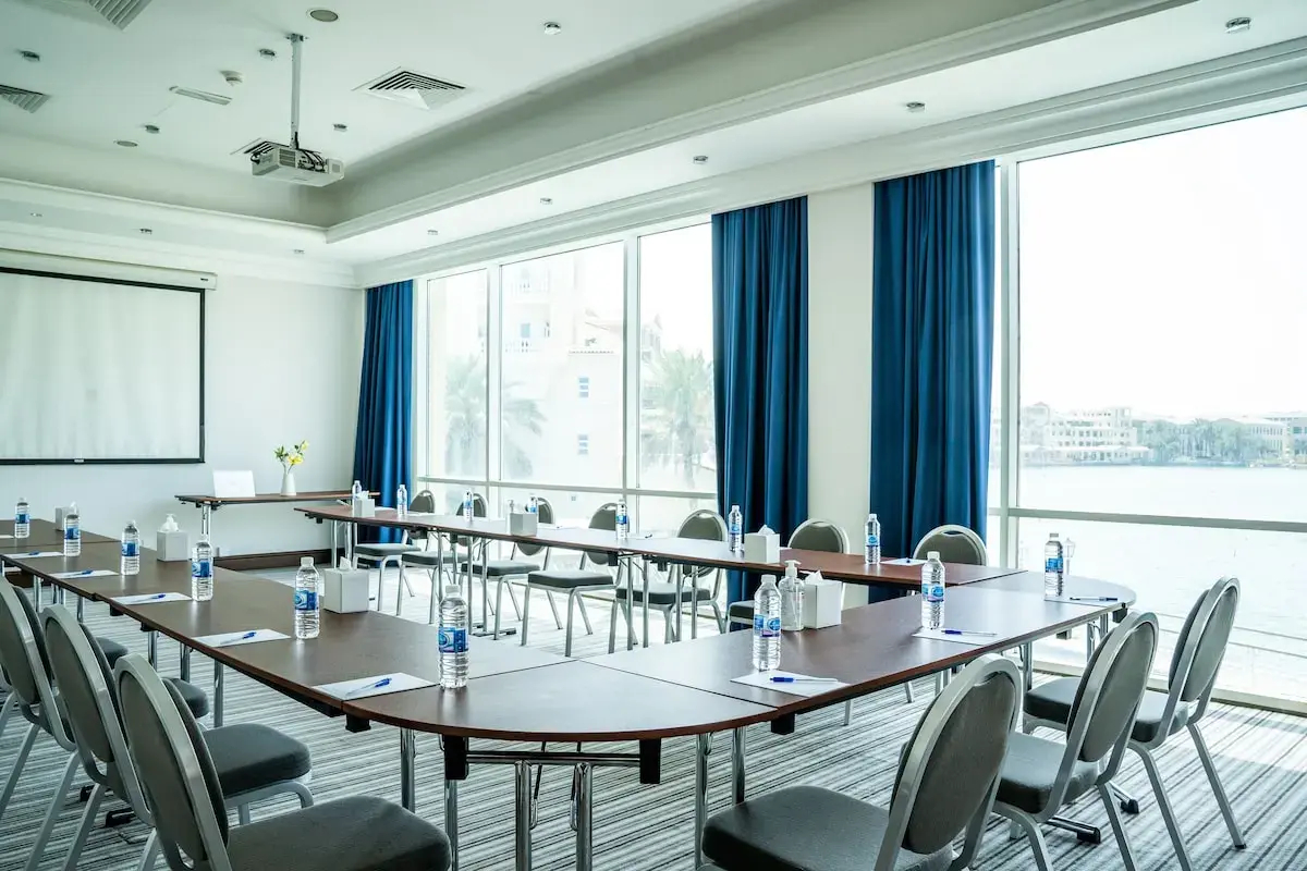 Отель Millennium Lakeview