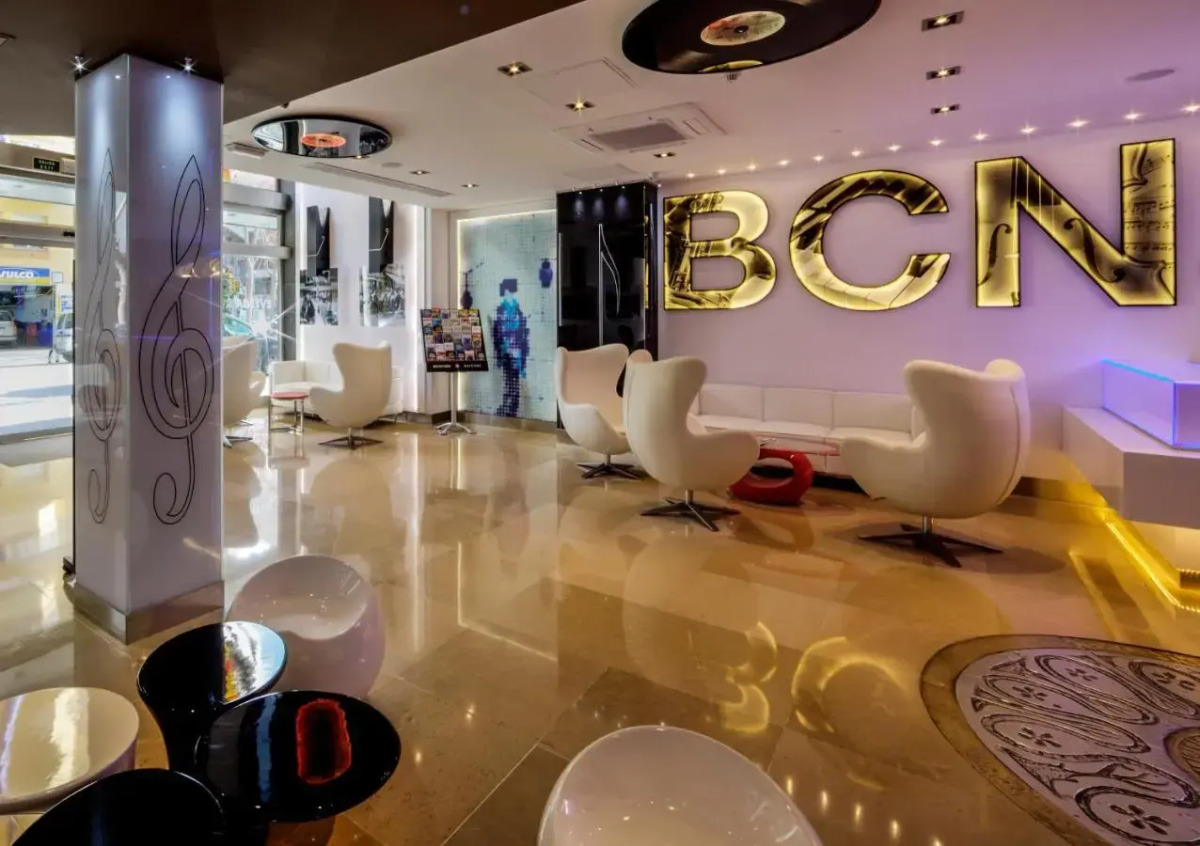 Отель Evenia Rocafort