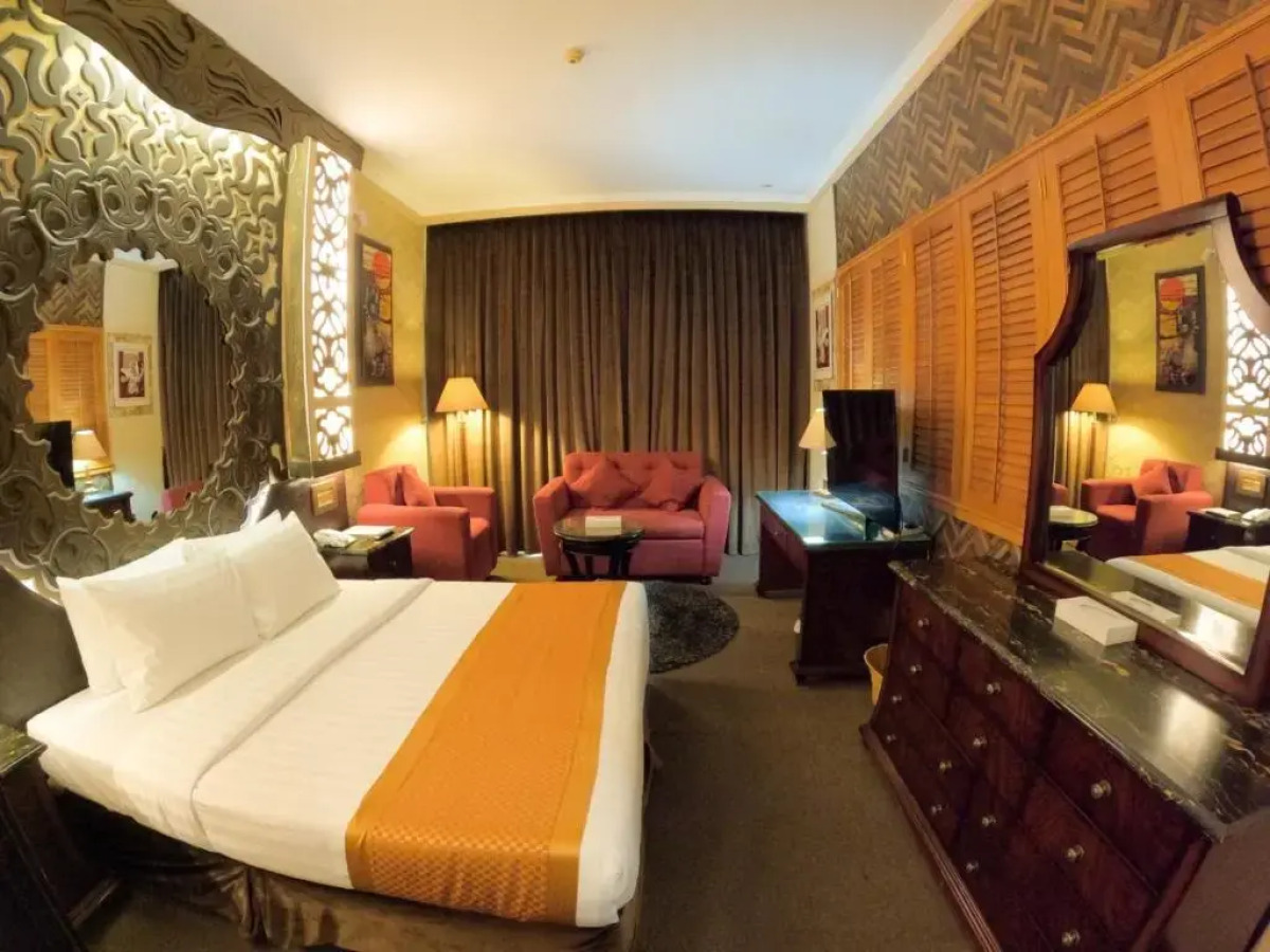 Отель Knight Armour Hotel