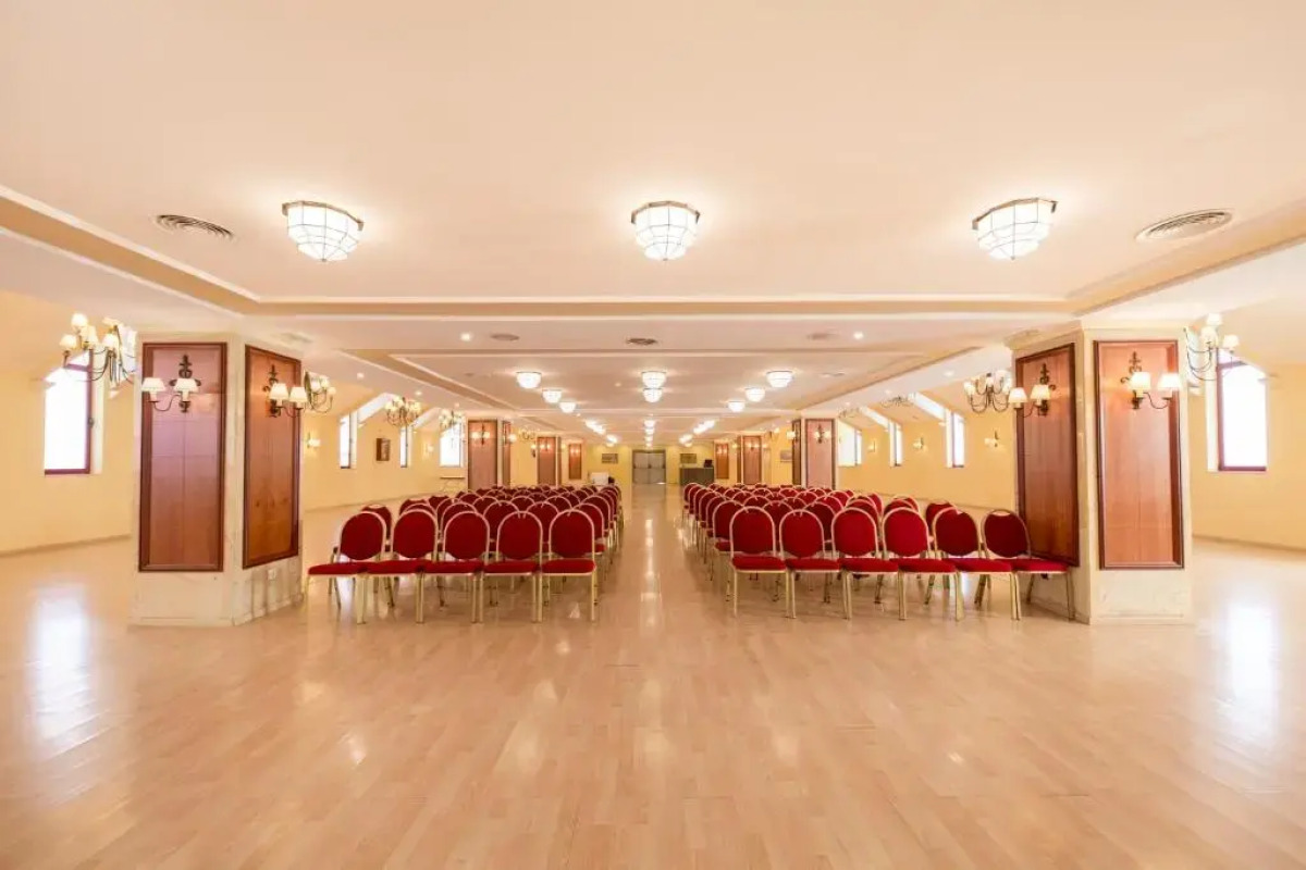 Отель Las Palmeras Affiliated by FERGUS 