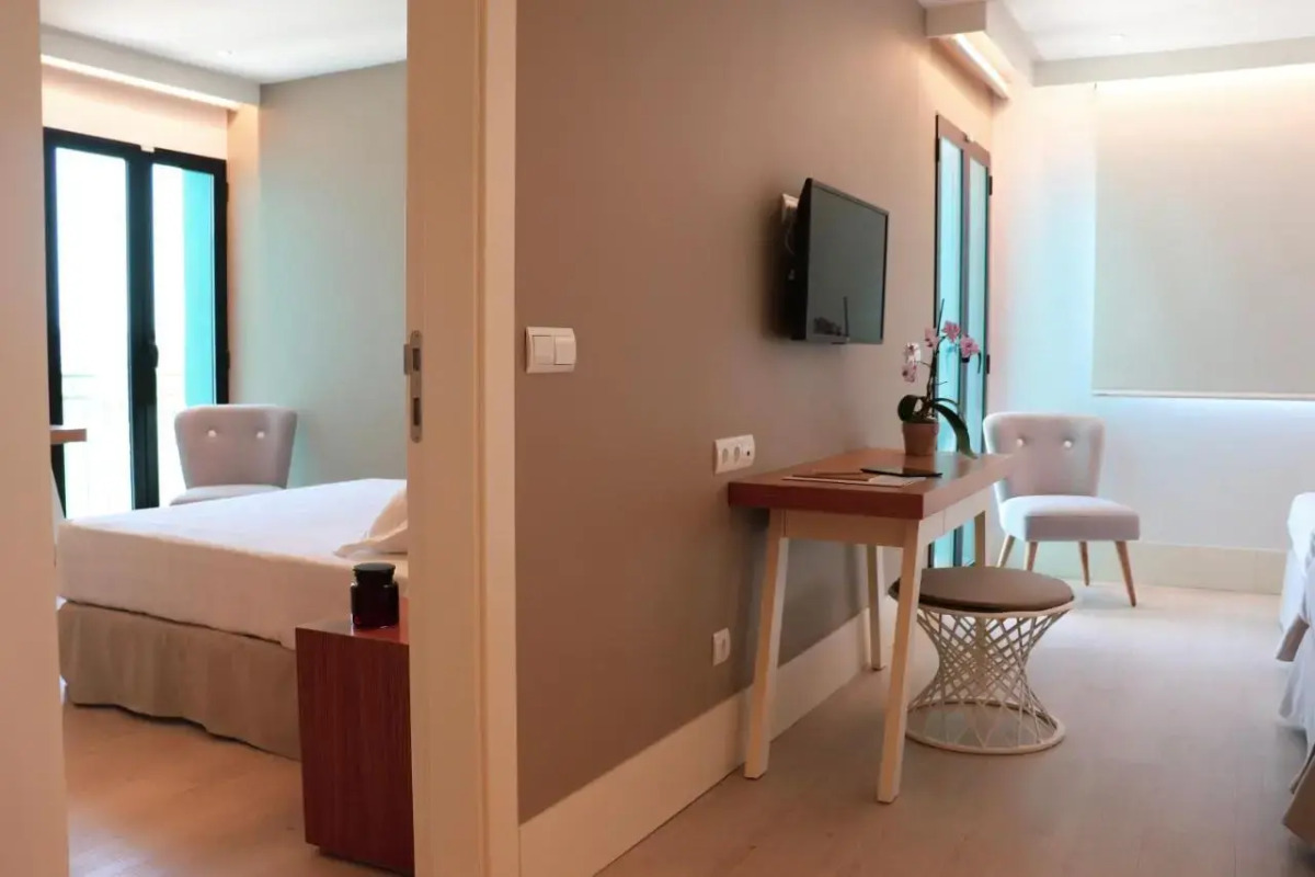 Отель Almirante 