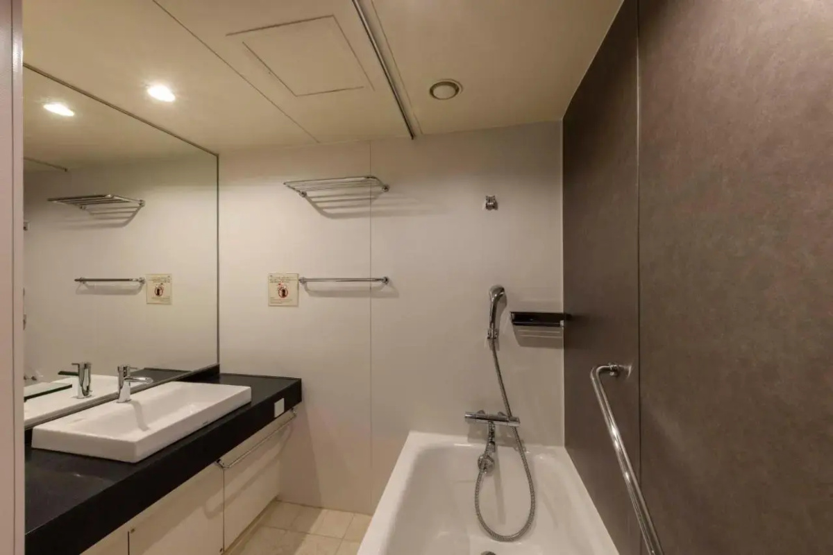 RIHGA Royal Hotel Osaka, Vignette Collection by IHG