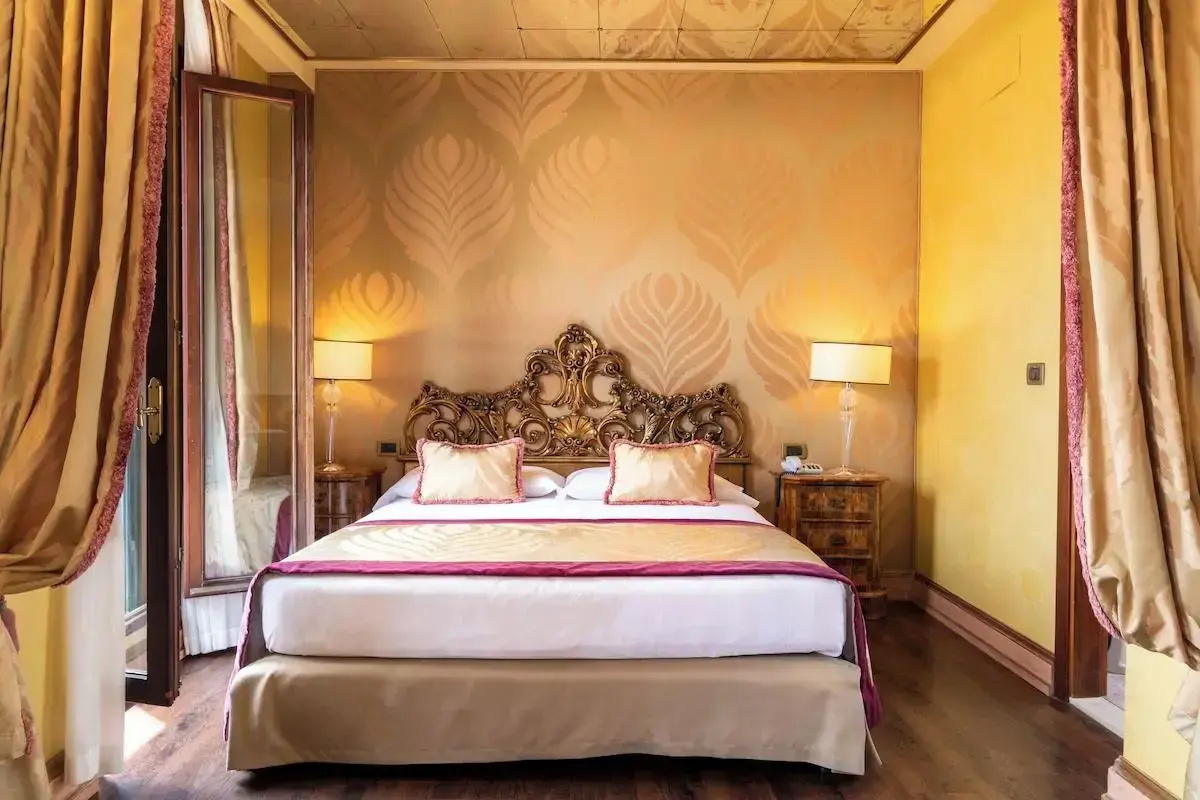Amadeus Hotel