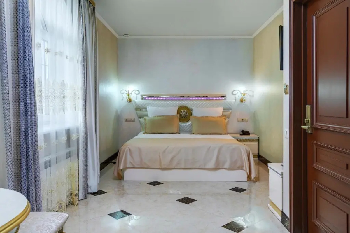 Golden Crown Zhukovsky