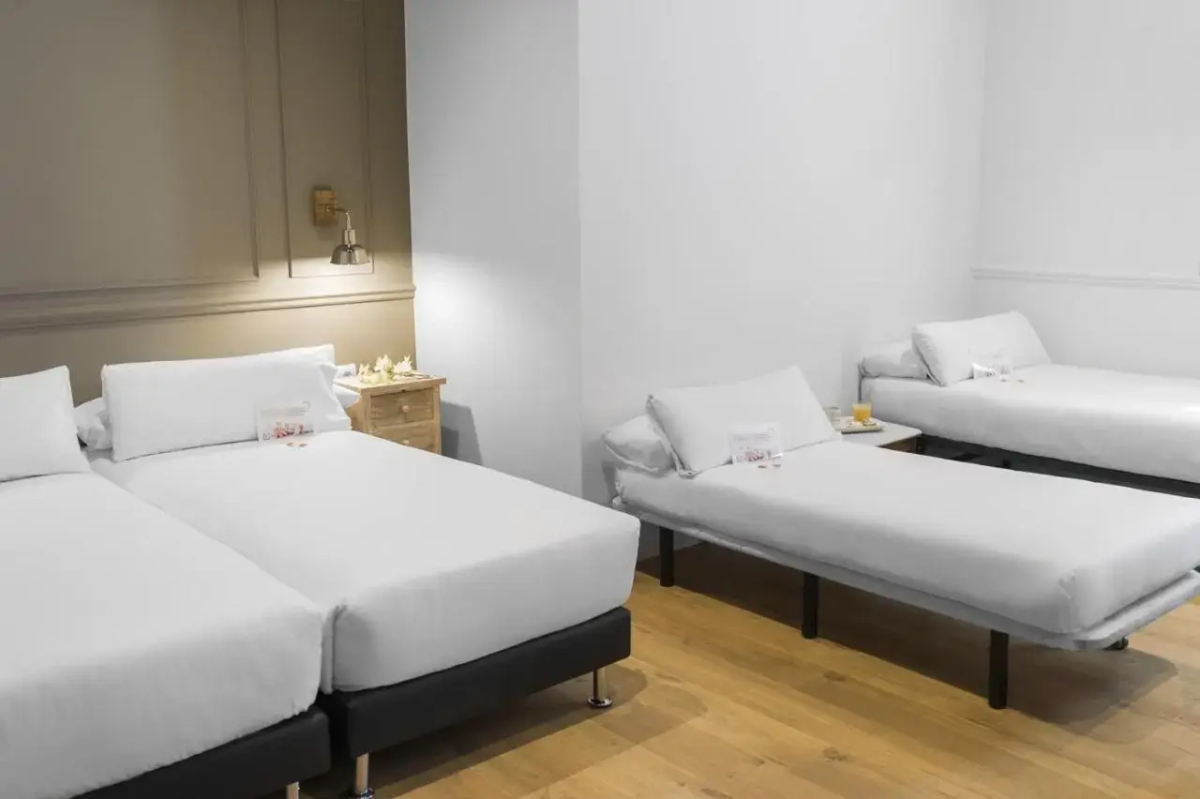 Отель Meson Castilla Atiram 