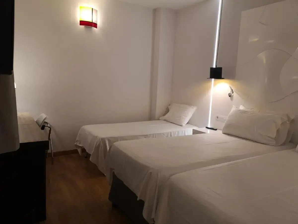 Отель Evenia Rocafort