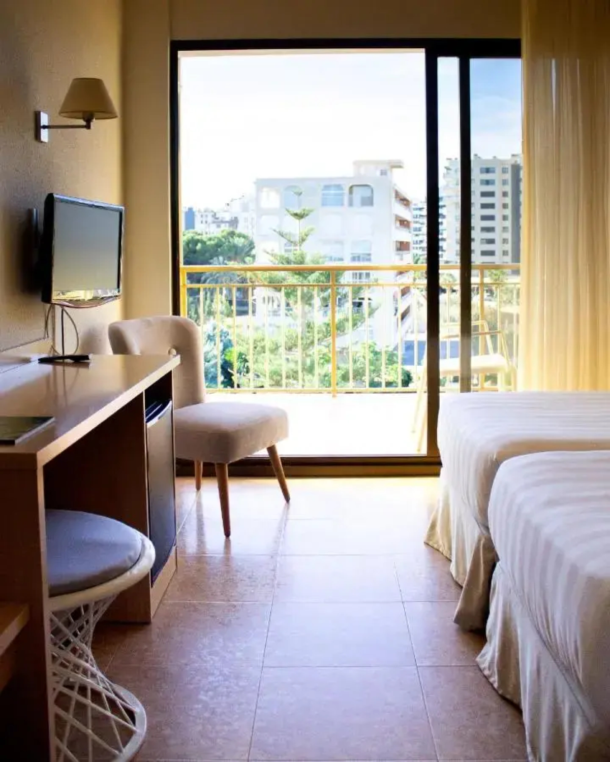 Отель Almirante 