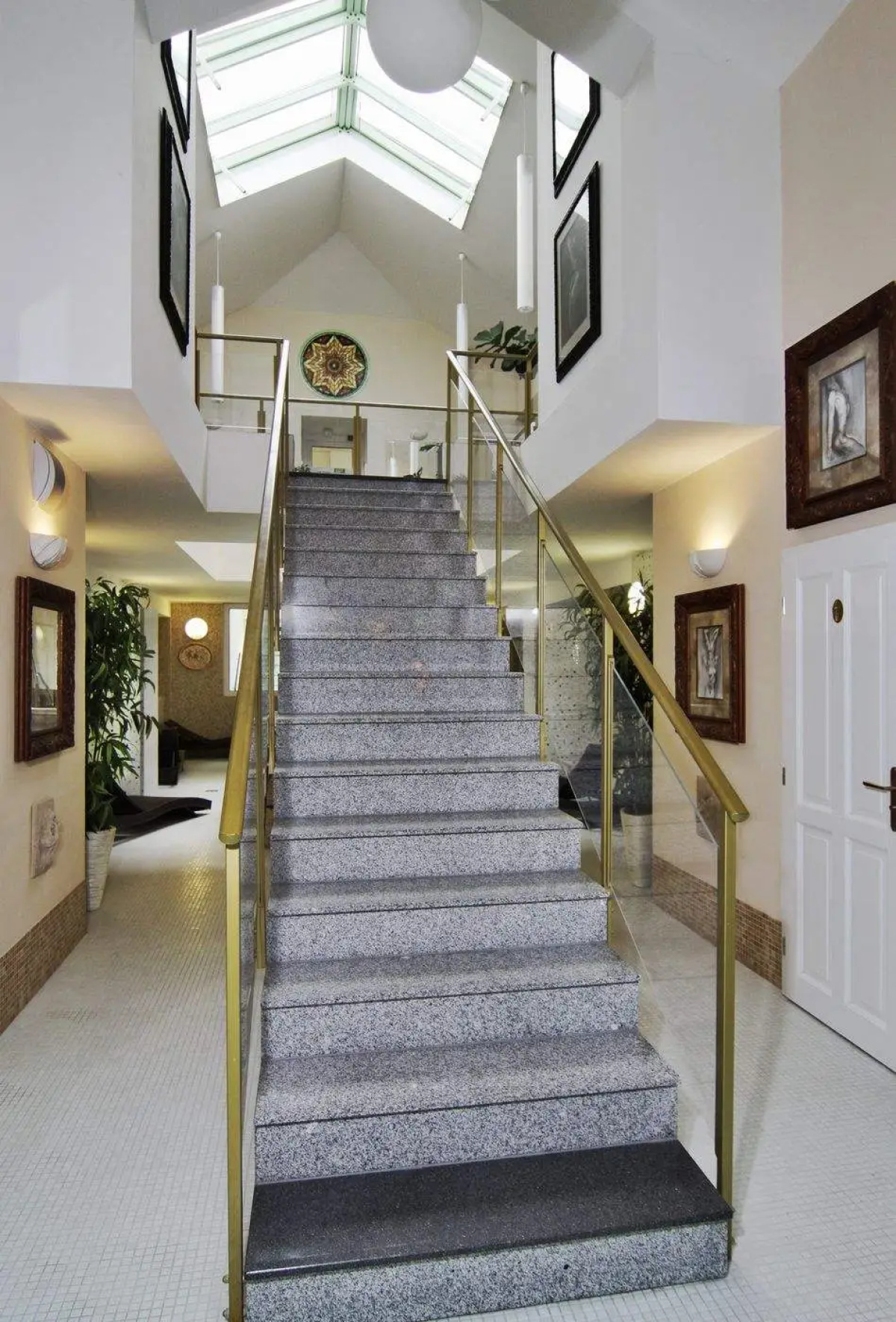 Aura Palace