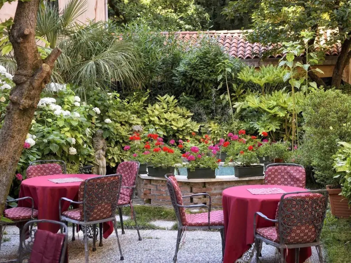Amadeus Hotel
